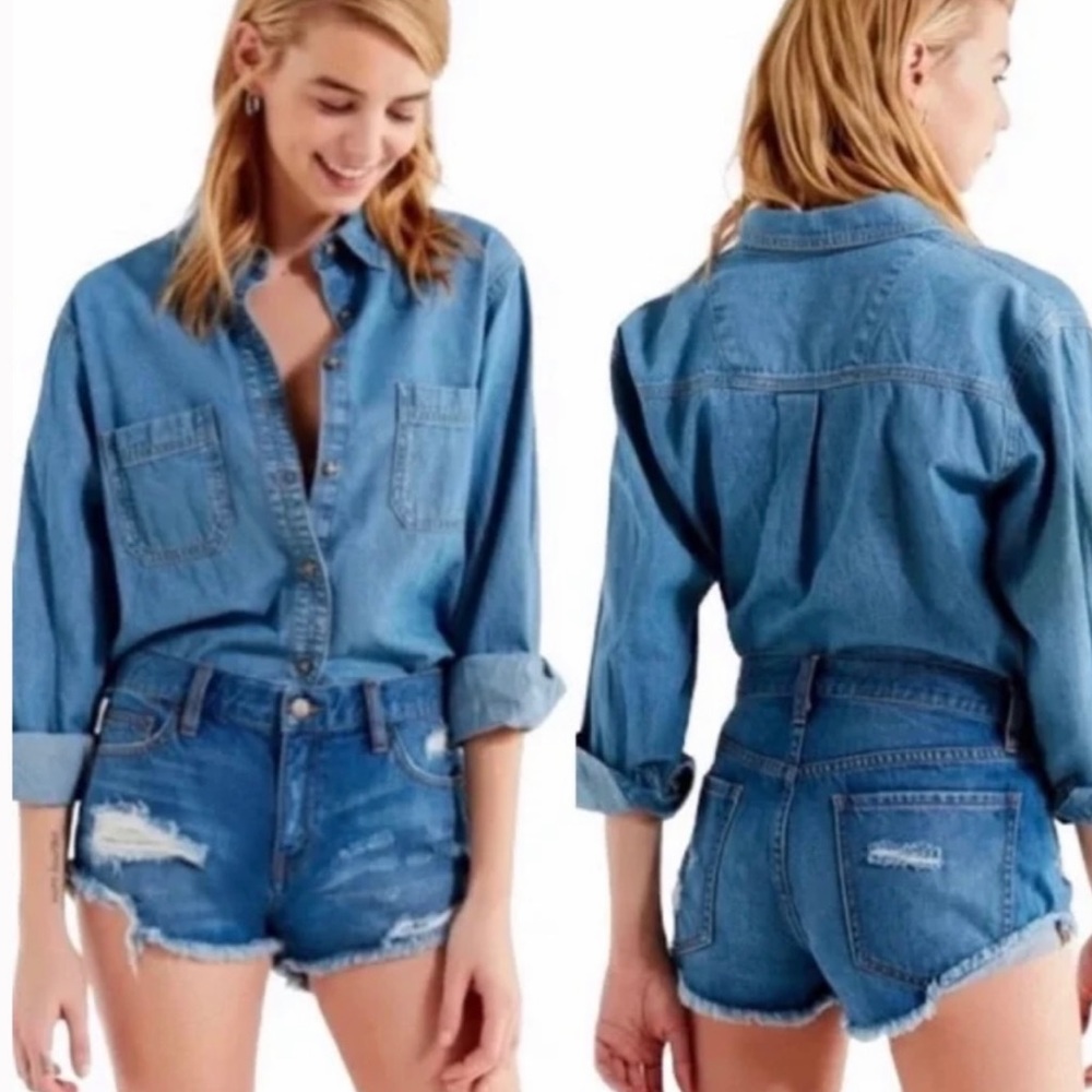 NWOT BDG Boyfriend Denim Shorts (Size 27)